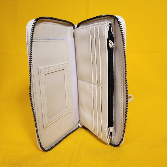 Betsey Johnson White Quilted Heart Love Wallet Wristlet Zip Around NEW - Picture 10 of 12